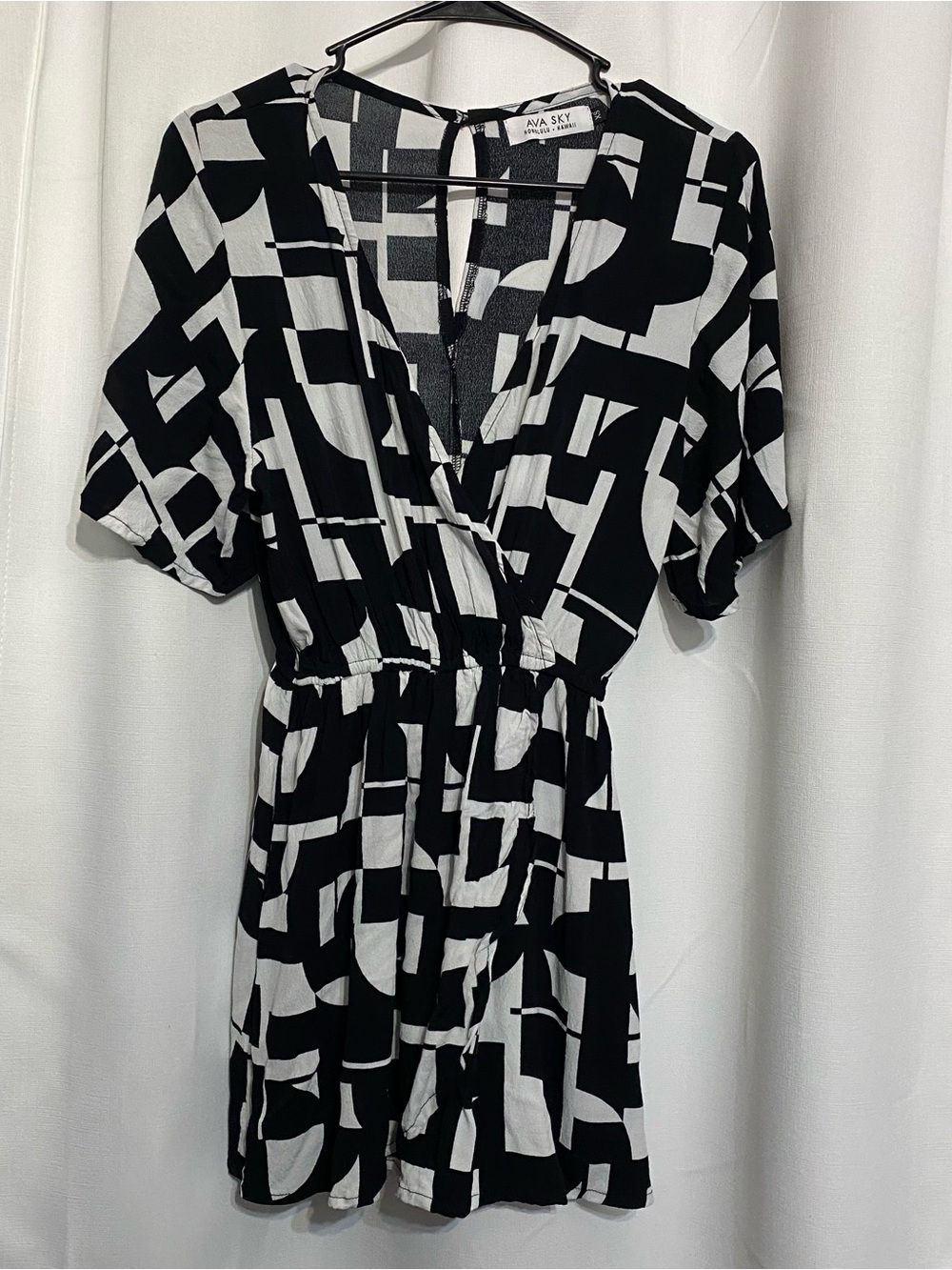 Ava Sky Women's Romper Black White Geometric Print Faux Wrap Front Sz XS